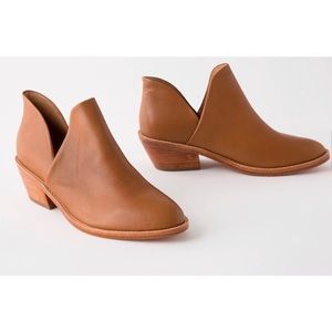 Fortress Elise caramel booties size 7.5/38